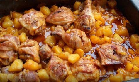 Pečené kuře s bramborami